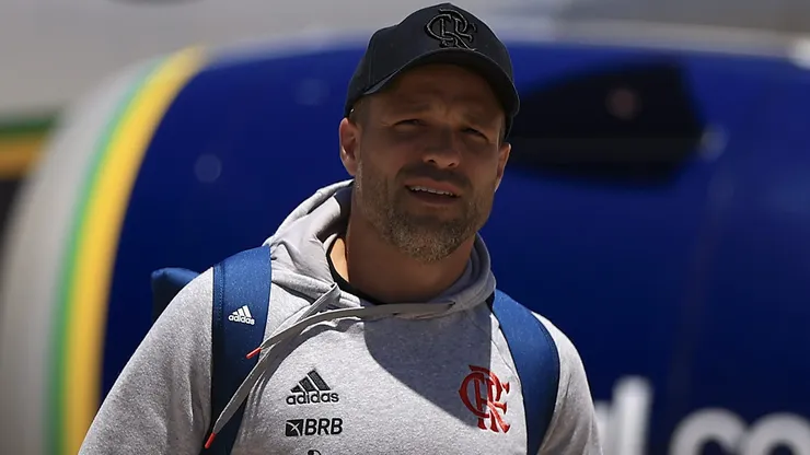 Diego Ribas no Aeroporto Internacional de Carrasco em 24 de novembro de 2021, em Montevidéu, Uruguai. (Photo by Buda Mendes/Getty Images)