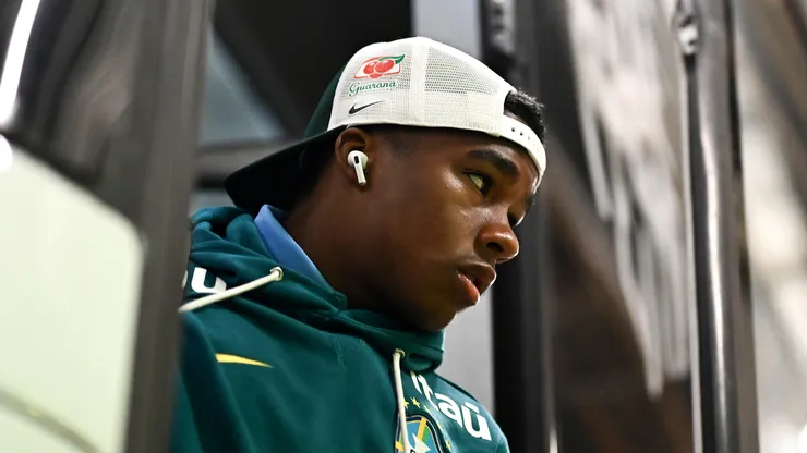 Endrick antes de jogo do Brasil. (Foto: Albert Perez/Getty Images)
