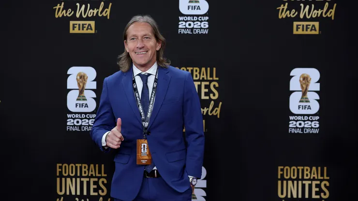Michel Salgado no tapete vermelho antes do sorteio oficial da Copa do Mundo 2026. (Photo by Kevin Dietsch/Getty Images)
