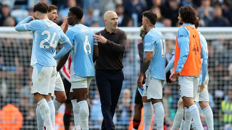 MANCHESTER, ENGLAND - SEPTEMBER 20: Enzo Maresca, Manager of Manchester City, celebrates with his players after the Premier League 2026/27 match between Manchester City and Sunderland at Etihad Stadium on September 20, 2026 in Manchester, England. (Photo by Matt McNulty/Getty Images)
