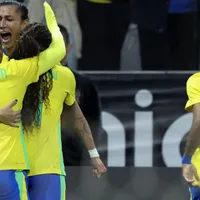 Nova lei exige times femininos nos clubes antes da Copa