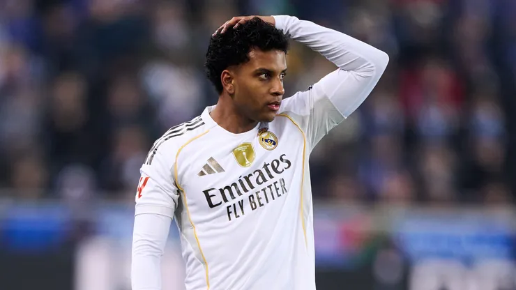 Rodrygo em partida. (Foto: Juan Manuel Serrano Arce/Getty Images)