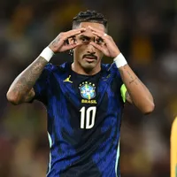 Raphinha sente coxa direita e preocupa Barça