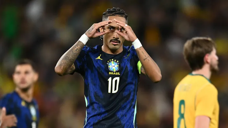 Raphael Dias Belloli, do Brasil, comemora o segundo gol de sua equipe durante o amistoso internacional entre Austrália e Brasil no Estádio Suncorp, em Brisbane, Austrália, em 29 de setembro de 2026. (Foto de Albert Perez/Getty Images)