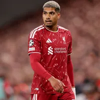 Análise: Araújo oferece duas soluções ao Liverpool de Iraola