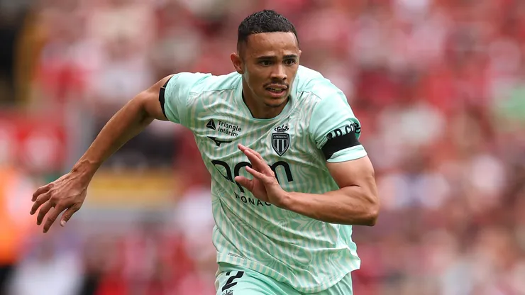 Vanderson em ação pelo Monaco, em amistoso contra o Liverpool. Foto: Jan Kruger/Getty Images)