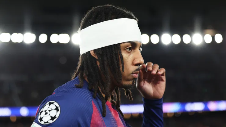 Lateral Jules Koundé pelo Barcelona. (Foto: Judit Cartiel/Getty Images)