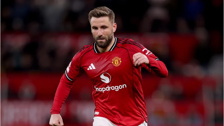 Luke Shaw possui contrato até metade de 2027 com o Manchester United.