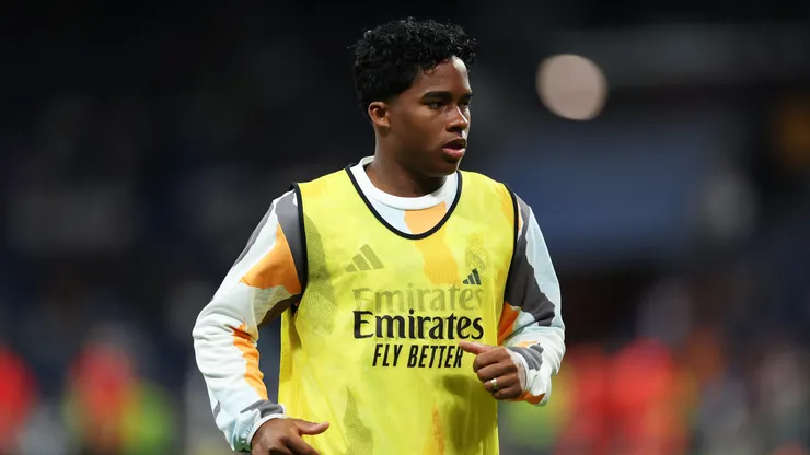 MADRID, SPAIN - MAY 14: Endrick of Real Madrid warms up prior to the LaLiga match between Real Madrid CF and RCD Mallorca at Estadio Santiago Bernabeu on May 14, 2025 in Madrid, Spain. (Photo by Florencia Tan Jun/Getty Images)