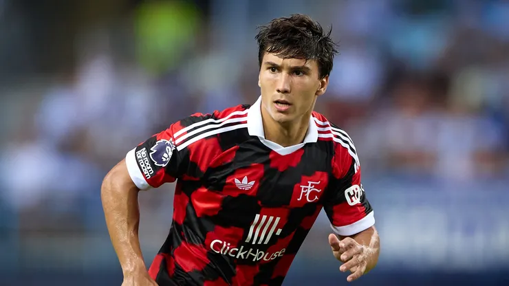 Gonzalo Garcia, do Fulham FC, observa durante o amistoso de pré-temporada do Troféu Costa del Sol entre Málaga CF e Fulham, em 12 de agosto de 2026, em Málaga, Espanha. (Foto de Fran Santiago/Getty Images)