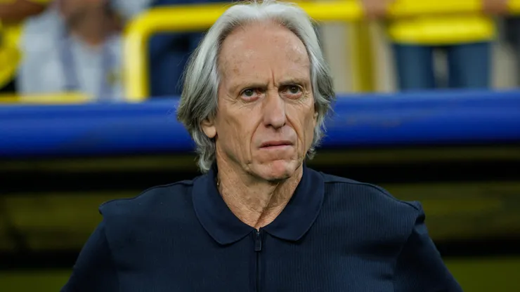 Jorge Jesus é atacado por torcedor após polêmica com Cristiano Ronaldo. Foto: Abdullah Ahmed/Getty Images)