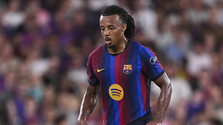 Koundé entrou no radar do Chelsea.