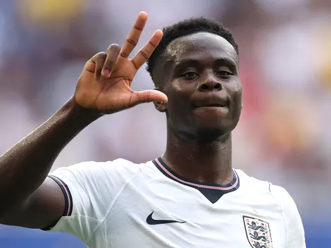 Saka marca duas vezes pela Inglaterra antes de voltar ao Arsenal