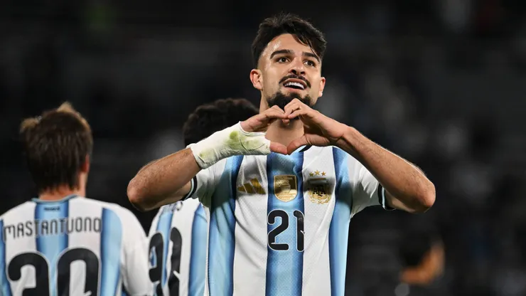 CORDOBA, ARGENTINA - SEPTEMBER 30: Juan Manuel Lopez of Argentina celebrates scoring his team's fourth goal during the international friendly match between Argentina and Bolivia at Mario Alberto Kempes Stadium on September 30, 2026 in Cordoba, Argentina. (Photo by Luciano Bisbal/Getty Images)