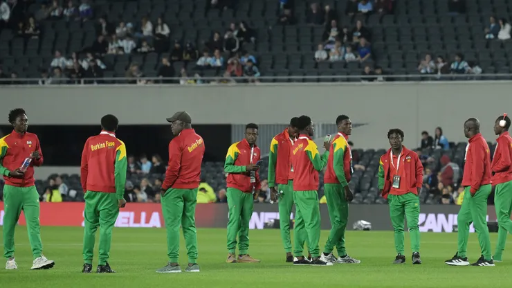 Seleção de Burkina Faso chega atrasada para amistoso contra a Argentina. Foto: Marcelo Endelli/Getty Images)
