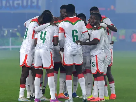 Fanáticos no Detalhe: Argentinos aplaudem Burkina Faso após saga de voo