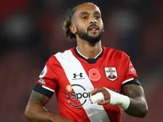 Walcott expõe problema do Arsenal fora de casa