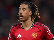 PSG mira Leny Yoro e rivaliza com Arsenal pelo zagueiro