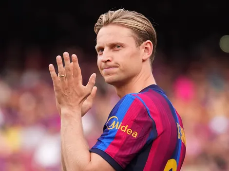 Frenkie de Jong retorna aos treinos com o Barcelona