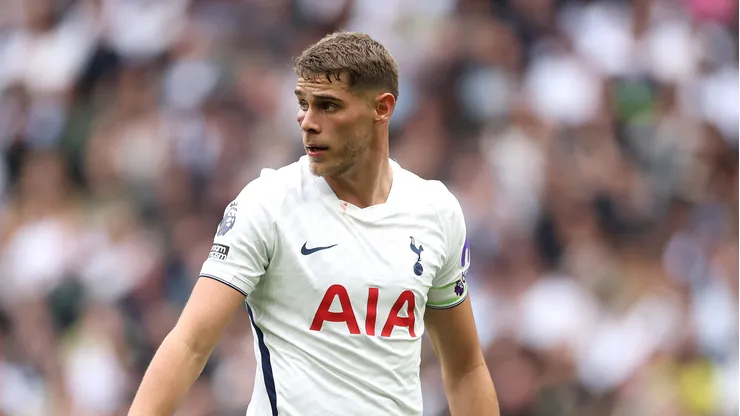 Micky van de Ven interessa ao Manchester United.