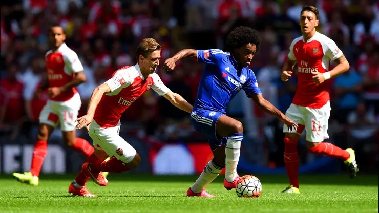 LONDON, ENGLAND - AUGUST 02: Willian of Chelsea and Nacho Monreal of Arsenal compete for the ball during the FA Community Shield match between Chelsea and Arsenal at Wembley Stadium on August 2, 2015 in London, England. (Photo by Shaun Botterill/Getty Images)