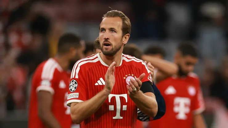 Harry Kane, do FC Bayern de Munique, acena para os torcedores após a partida da 1ª rodada da fase de grupos da UEFA Champions League 2026/27 entre FC Bayern München e FK Bodo/Glimt, na Football Arena Munich, em 10 de setembro de 2026, em Munique, Alemanha. (Foto de Adam Pretty/Getty Images)