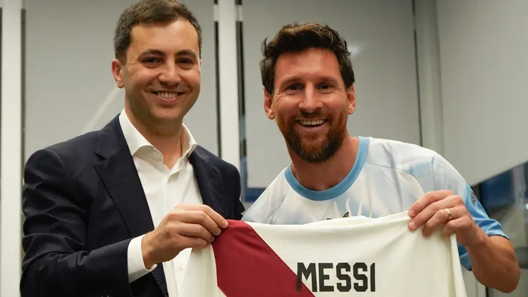Lionel Messi foi homenageado pelo River em noite marcada por emoção. Foto: Divulgação/ River Plate