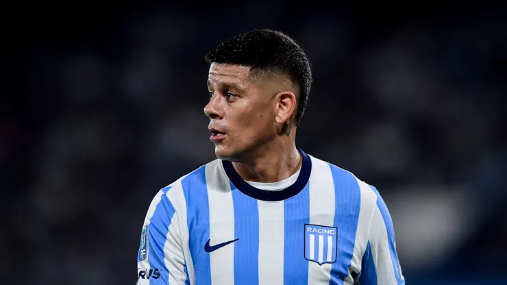 Marcos Rojo, do Racing Club, observa durante uma partida do Torneio Apertura Mercado Livre 2026 entre Racing Club e River Plate no Estádio Presidente Perón, em 12 de abril de 2026, em Avellaneda, Argentina. (Foto de Marcelo Endelli/Getty Images)