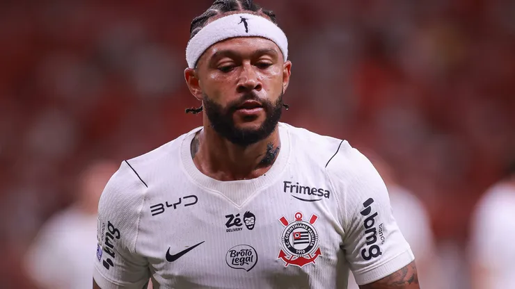 Memphis Depay está distante da Seleção Holandesa. Foto: Maxi Franzoi/AGIF