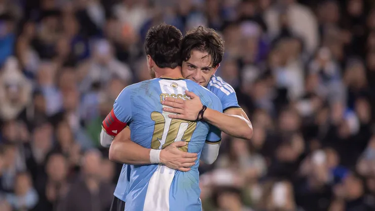 Lionel Messi jogador do Argentina comemora seu gol com Agustín Giay jogador da sua equipe durante partida contra o Benin no estádio Monumental de Nunez pelo campeonato Amistoso. Foto: Maxi Franzoi/AGIF