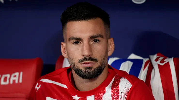 Alex Baena of Atletico de Madrid looks on prior to the LaLiga EA Sports match between Atletico de Madrid and Rayo Vallecano de Madrid at Riyadh Air Metropolitano on September 24, 2025 in Madrid, Spain.