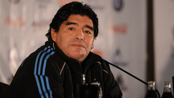 O técnico da Argentina, Diego Maradona, participa de uma coletiva de imprensa em um hotel em 12 de novembro de 2009, em Madri, Espanha. A Argentina enfrentará a Espanha em um amistoso internacional de futebol em 14 de novembro, no estádio Santiago Bernabéu, em Madri. (Foto de Denis Doyle/Getty Images)