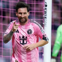 Messi dá show em primeiro jogo após despedida da seleção