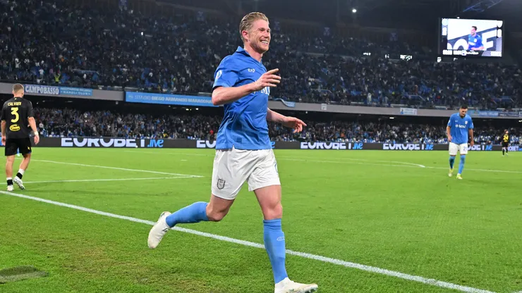 NAPLES, ITALY - OCTOBER 10: Kevin De Bruyne of SSC Napoli celebrates scoring his team’s third goal during the Serie A match between SSC Napoli and Frosinone Calcio at Stadio Diego Armando Maradona on October 10, 2026 in Naples, Italy. (Photo by Francesco Pecoraro/Getty Images)