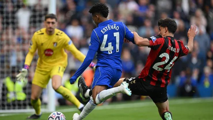 LONDON, ENGLAND - OCTOBER 10: Estevao of Chelsea shoots under pressure from Juanlu Sanchez of Bournemouth during the Premier League 2026/27 match between Chelsea FC and AFC Bournemouth at Stamford Bridge on October 10, 2026 in London, England. (Photo by Mike Hewitt/Getty Images)