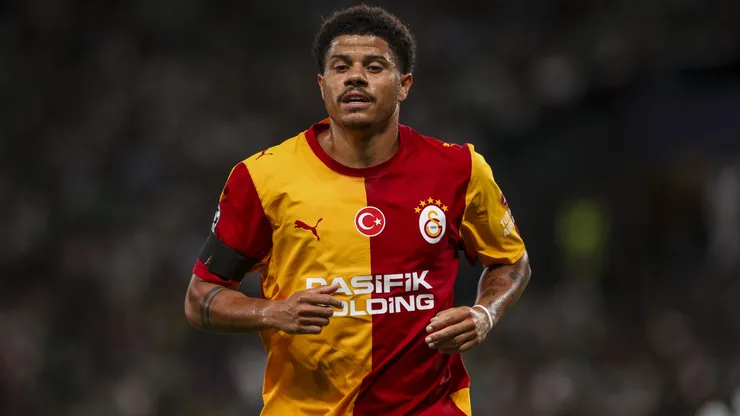 LISBON, PORTUGAL - SEPTEMBER 9: Gabriel Sara of Galatasaray A.S. in action during the UEFA Champions League 2026/27 League Phase MD1 match between Sporting Club de Portugal and Galatasaray A.S. at Estadio Jose Alvalade on September 9, 2026 in Lisbon, Portugal. (Photo by Carlos Rodrigues/Getty Images)