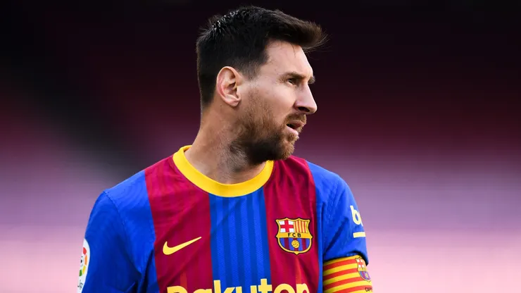 BARCELONA, SPAIN - MAY 08: Lionel Messi of FC Barcelona looks on during the La Liga Santander match between FC Barcelona and Atletico de Madrid at Camp Nou on May 08, 2021 in Barcelona, Spain. Sporting stadiums around Spain remain under strict restrictions due to the Coronavirus Pandemic as Government social distancing laws prohibit fans inside venues resulting in games being played behind closed doors. (Photo by David Ramos/Getty Images)