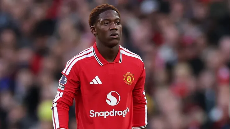 Kobbie Mainoo será desfalque no Manchester United contra o Atlético de Madrid.