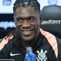 Seedorf defende trabalho no Milan em apresentação no Corinthians