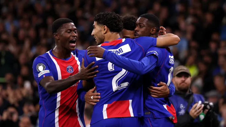 Elenco do PSG comemora gol contra o Manchester City. (Foto: Ryan Pierse/Getty Images)