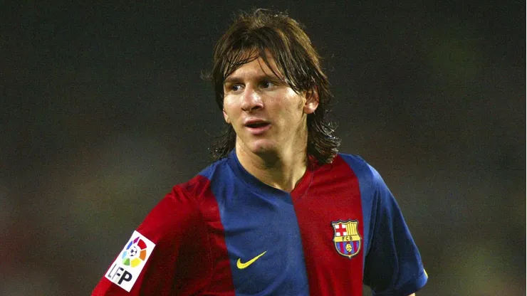 BARCELONA, SPAIN - SEPTEMBER 9: Leo Messi of Barcelona in action during the match between FC Barcelona and Osasuna, of La Liga, on September 2006, played at the Camp Nou stadium in Barcelona, Spain. (Photo by Luis Bagu/Getty Images).