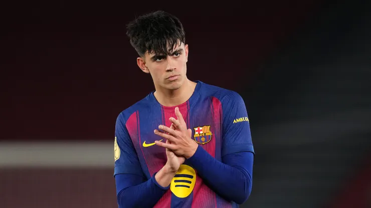 Marc Bernal of FC Barcelona applauds the fans after the Copa Del Rey Semi Final Second Leg match between FC Barcelona and Atlético de Madrid at Camp Nou on March 03, 2026 in Barcelona, Spain.