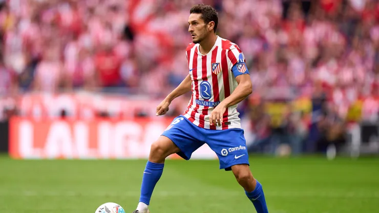 Koke of Atletico de Madrid controls the ball during the LaLiga EA Sports match between Atletico de Madrid and Real Madrid CF at Riyadh Air Metropolitano on September 27, 2025 in Madrid, Spain.