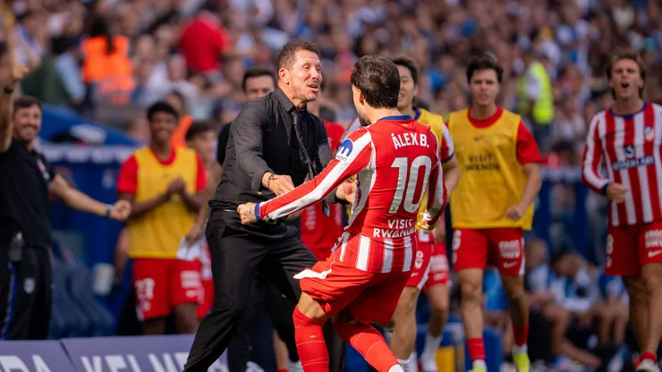 ESP: LaLiga EA Sports RCD Espanyol v Atletico Madrid Alex Baena of Atletico de Madrid scores goal and celebrates with Diego Simeone coach of Atletico de Madrid during LaLiga EA Sports between RCD Espanyol v Atletico Madrid played at RCDE Stadium in El Prat de Llobregat, Barcelona on October 17, 2026 in Spain Spain Futbol *** ESP LaLiga EA Sports RCD Espanyol vs. Atlético Madrid: Alex Baena of Atlético Madrid scores a goal and celebrates with Atlético Madrid coach Diego Simeone during the LaLiga EA Sports match between RCD Espanyol and Atlético Madrid played at RCDE Stadium in El Prat de Llobregat, Barcelona on October 17, 2026, in Spain. Spanish Soccer Copyright: xAgenciaxLOFx