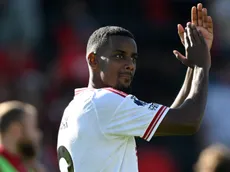 Isak decide, mas Liverpool ainda apresenta problemas