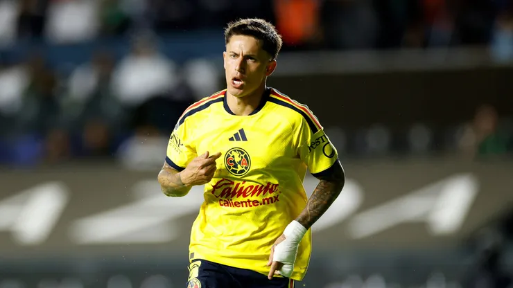 Brian Rodríguez, do América, comemora após marcar o quinto gol da equipe durante a partida da 12ª rodada do Torneio Apertura 2026 da Liga MX entre León e América, no Estádio de León, em 17 de outubro de 2026, em León, México. (Foto de Leopoldo Smith/Getty Images)
