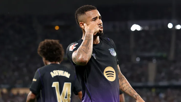 Gabriel Jesus em jogo do Barcelona. (Foto: Fran Santiago/Getty Images)