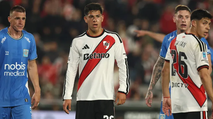 River Plate s midfielder Lautaro Pereyra C and teammate midfielder Tomas Galvan wait for the ball during the Argentine Professional League 2026 Clausura football match between River Plate and Estudiantes de Rio Cuarto at Monumental stadium in Buenos Aires on October 10, 2026. BUENOS AIRES ARGENTINA *** River Plate midfielder Lautaro Pereyra C and teammate midfielder Tomás Galván wait for the ball during the 2026 Argentine Professional League Clausura soccer match between River Plate and Estudiantes de Río Cuarto at the Monumental Stadium in Buenos Aires on October 10, 2026, BUENOS AIRES, ARGENTINA Copyright: xAlejandroxPAGNIx
