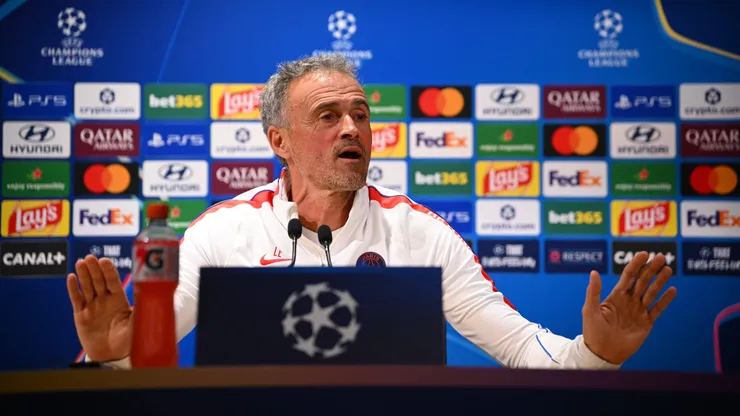 luis enrique FOOT LIGUE DES CHAMPIONS 2026 ENTRAINEMENT PSG CAMPUS PSG POISSY FRANCE 19/10/2026 PAPON BERNARD avant psg/barcelone POISSY CAMPUS PSG France GermanyxJapanxUKxFrancexBelgiumxOUT *** Luis Enrique SOCCER 2026 CHAMPIONS LEAGUE TRAINING PSG PSG CAMPUS POISSY FRANCE 10/19/2026 Bernard Papon formerly of PSG and Barcelona POISSY PSG CAMPUS France GermanyxJapanxUKxFrancexBelgiumxOUT PUBLICATIONxNOTxINxGERxFRAxBELxUKxJPN Copyright: xPAPONxBERNARDx