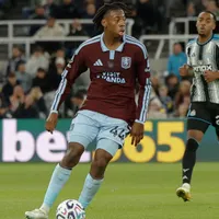 Barcelona e Liverpool miram Johan Manzambi, do Aston Villa